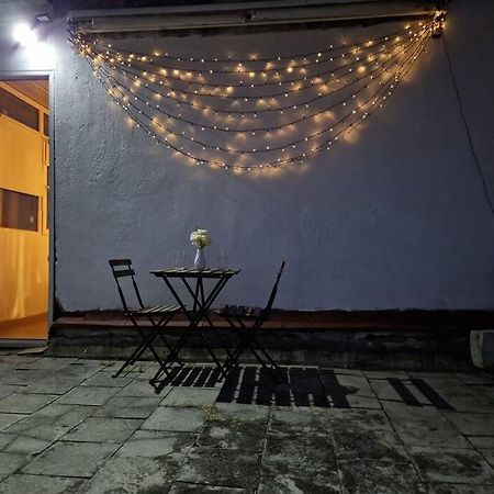 Charming Apartment With Private Terrace บูคาเรสต์ ภายนอก รูปภาพ