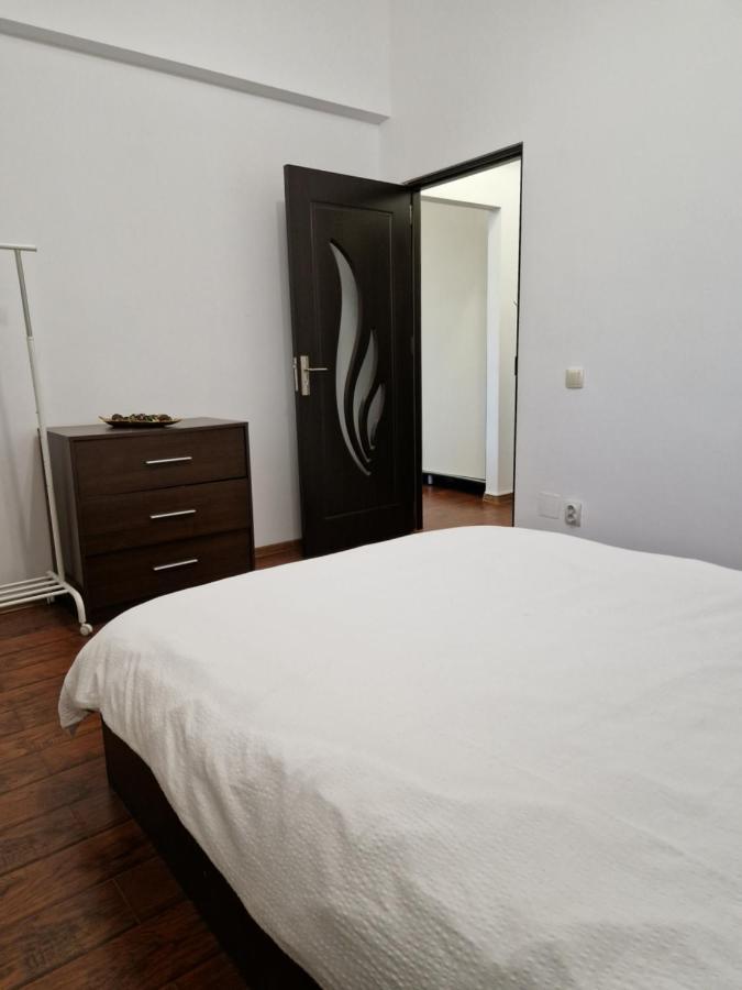Charming Apartment With Private Terrace บูคาเรสต์ ภายนอก รูปภาพ
