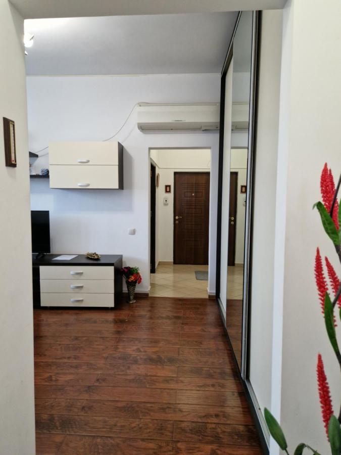 Charming Apartment With Private Terrace บูคาเรสต์ ภายนอก รูปภาพ