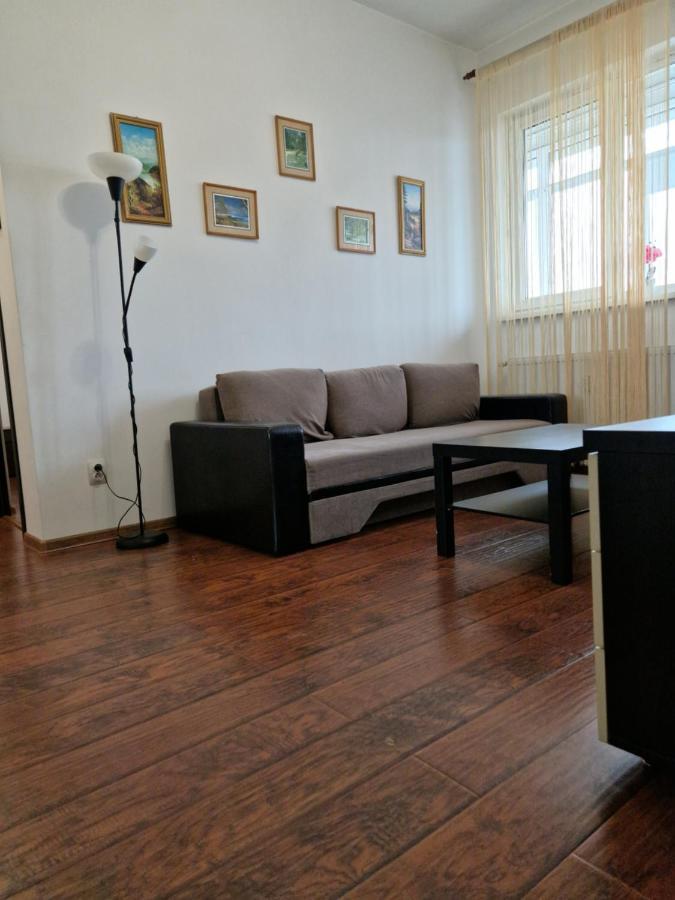 Charming Apartment With Private Terrace บูคาเรสต์ ภายนอก รูปภาพ